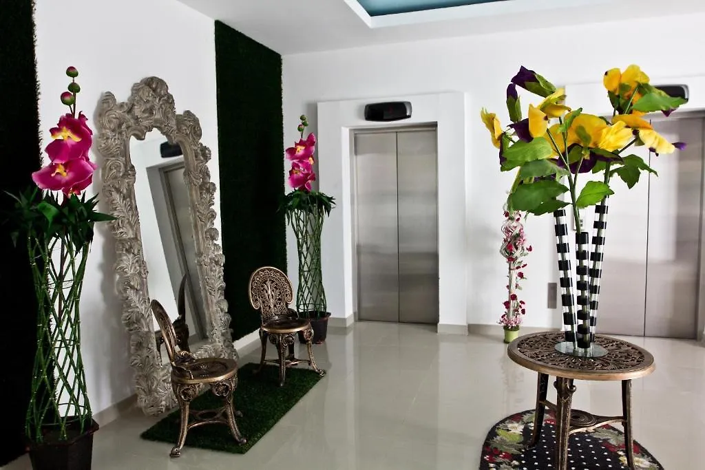 Barcelona Tower Suites Cancun Hotel