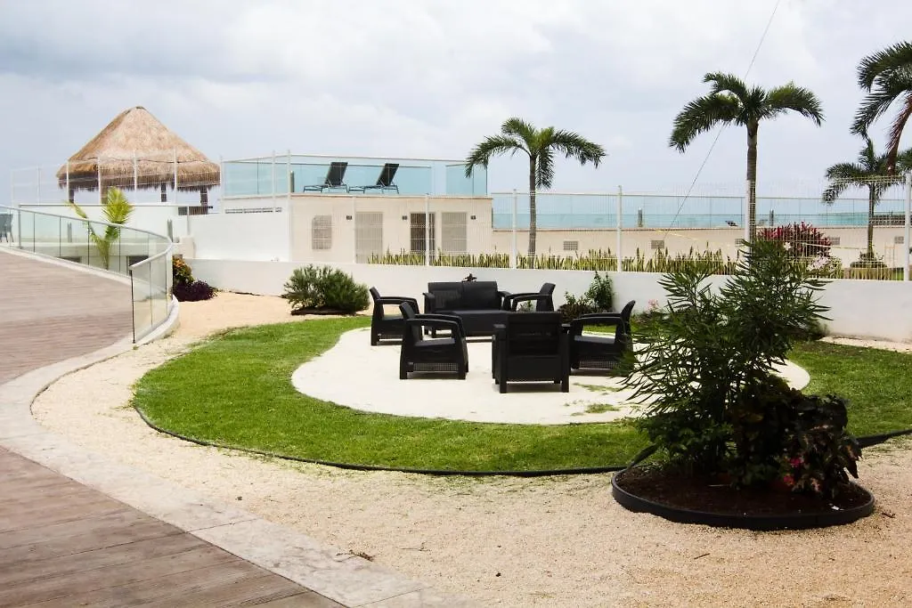 Barcelona Tower Suites Cancun Hotel